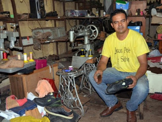Sapateiro morre e filho volta para casa apenas para concluir consertos: ‘Me ensinou a honrar os compromissos’